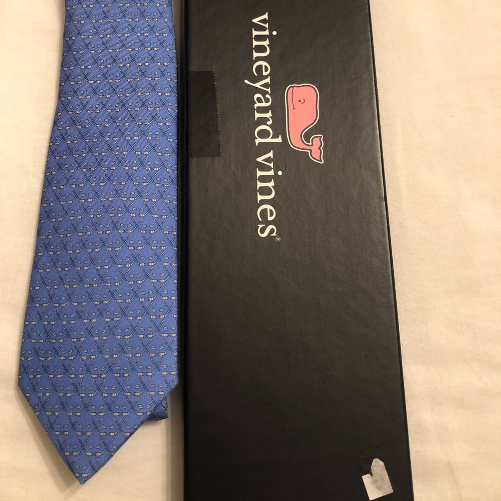 Brand new in box boys Vineyard vines tie